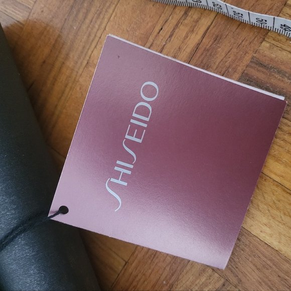 Shiseido Limited Edition Tri-fold Traveler (Bag only) - Picture 7 of 14